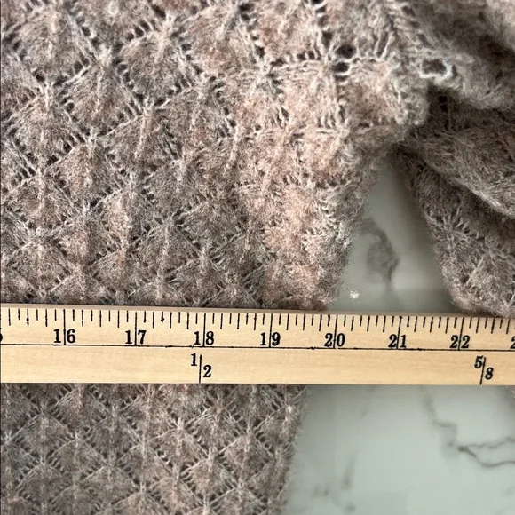 Old Navy Women's Beige Crew Neck Sweater - Picture 3 of 5